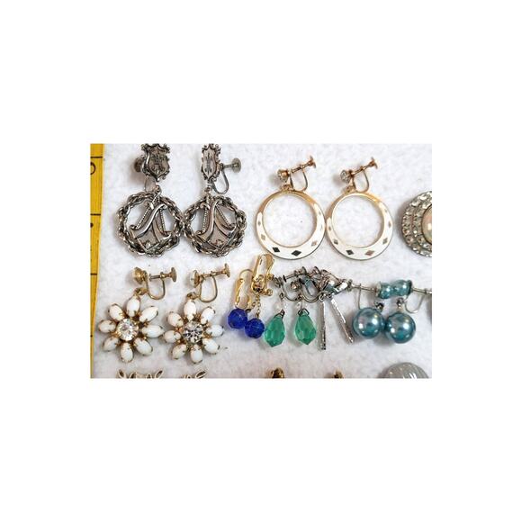 37 Pc Vintage 1950s 1960s Clip On Screw Back Earrings Lot Mixed Styles Estate - Picture 13 of 14